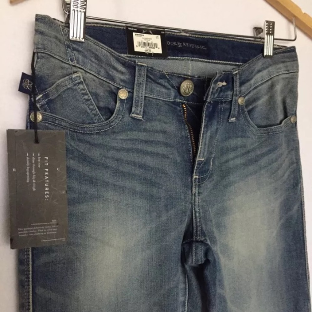 NEW ROCK AND REPUBLIC SKINNY JEANS