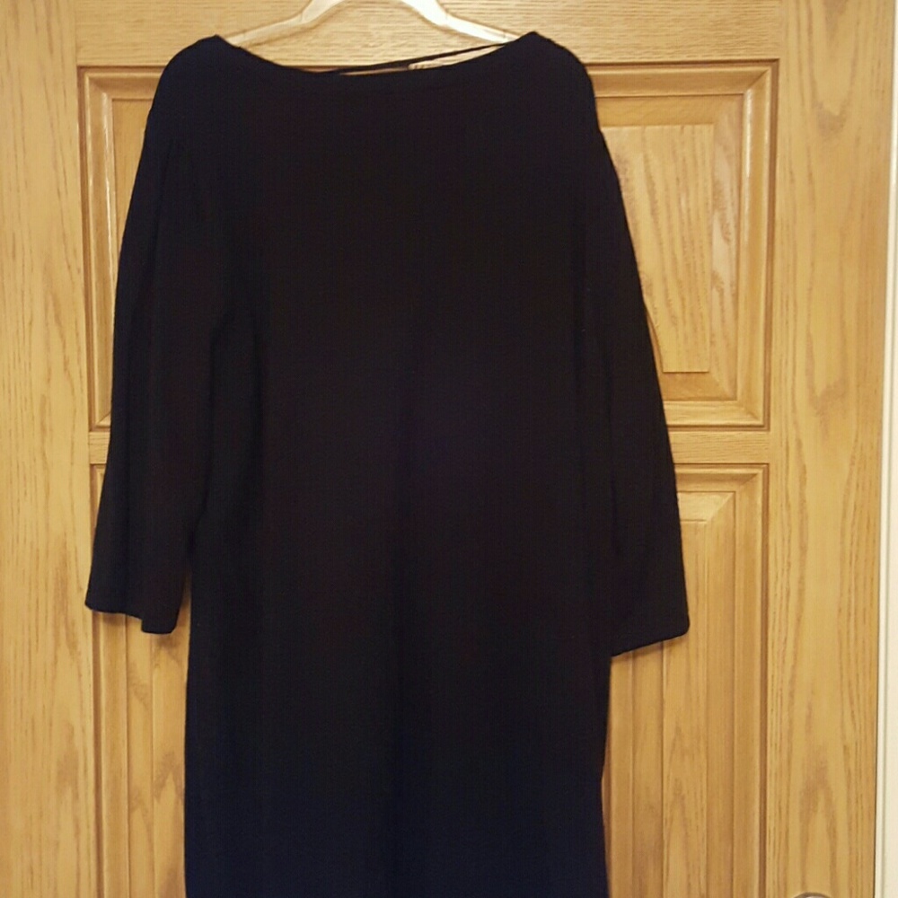 Dresses - Picture 3 of 4