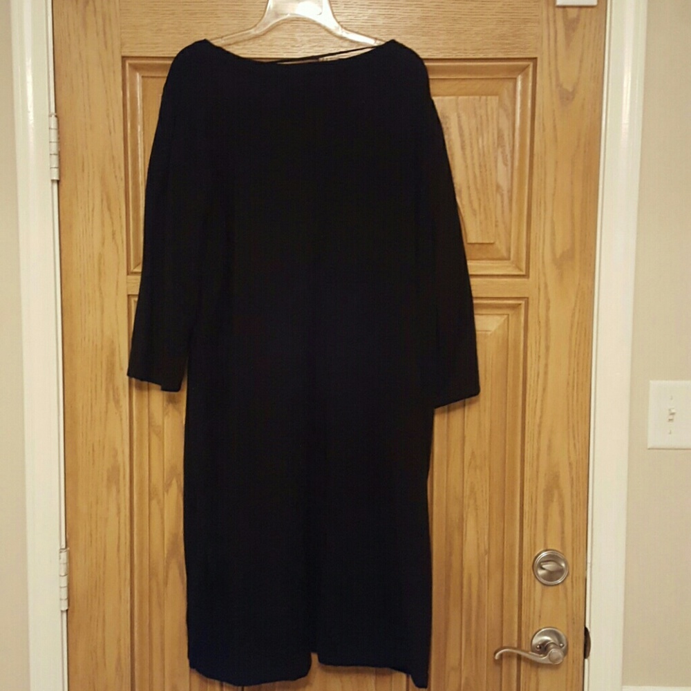 Dresses - Picture 4 of 4