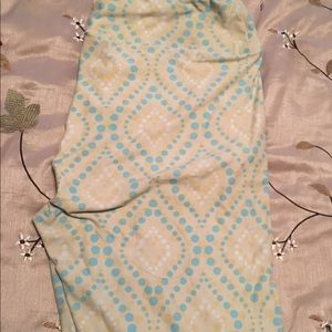 TC LuLaRoe leggings.