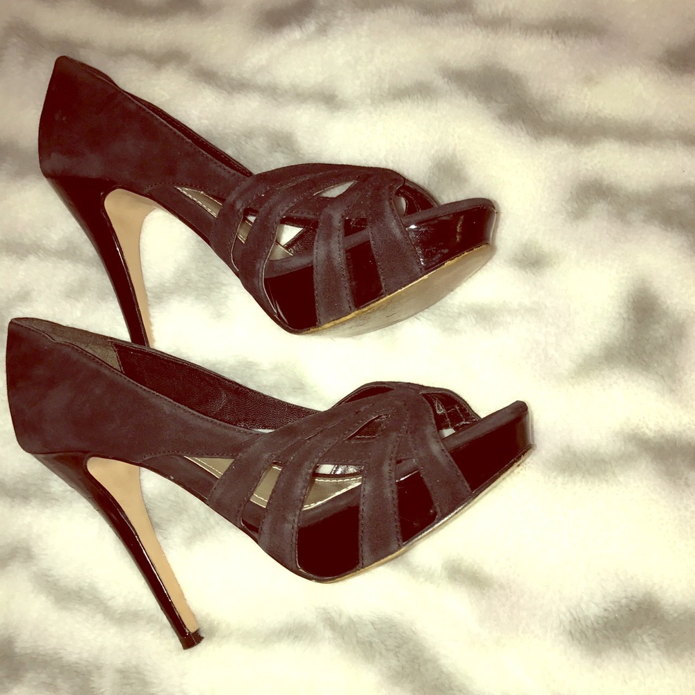 Steve Madden peep toe Black pumps! Loyyall