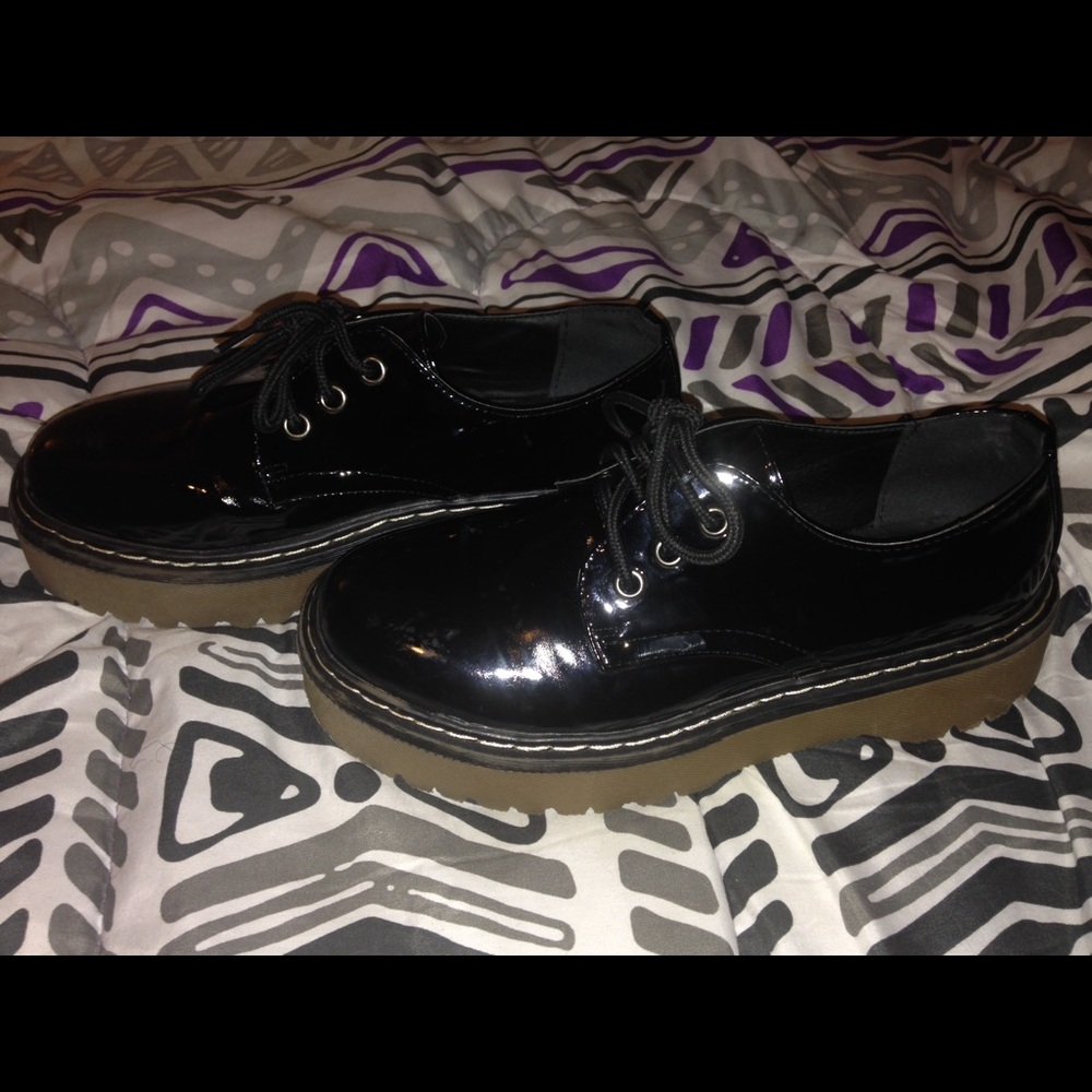 Black Shiny Leather Shoes