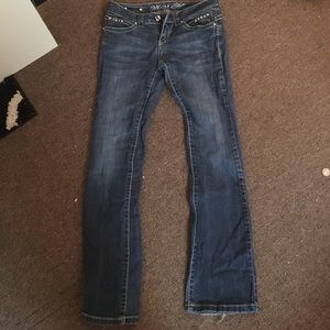 Low-waisted jeans