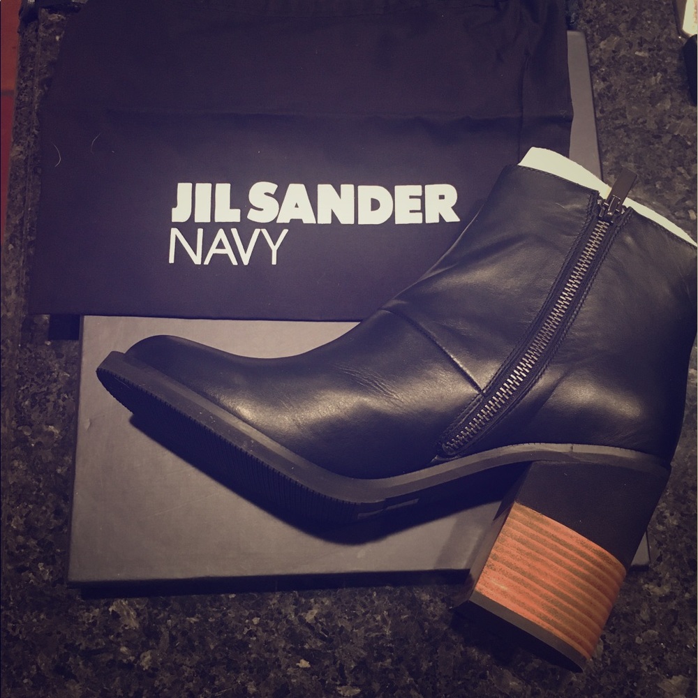 Jill Sanders Navy brand black boots