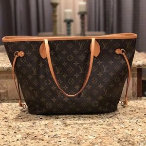 Authentic Louis Vuitton purse and wristlet