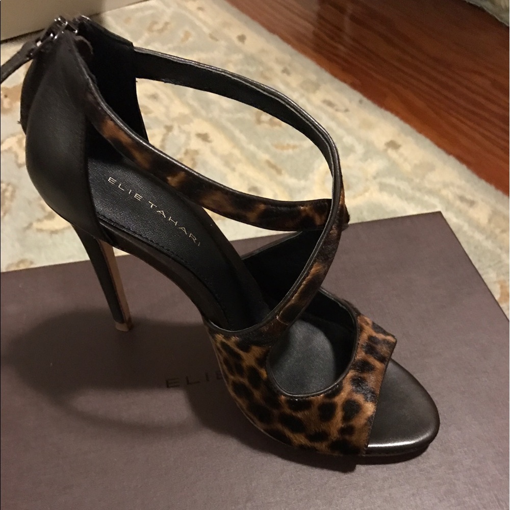 Elie Tahari leopard shoes