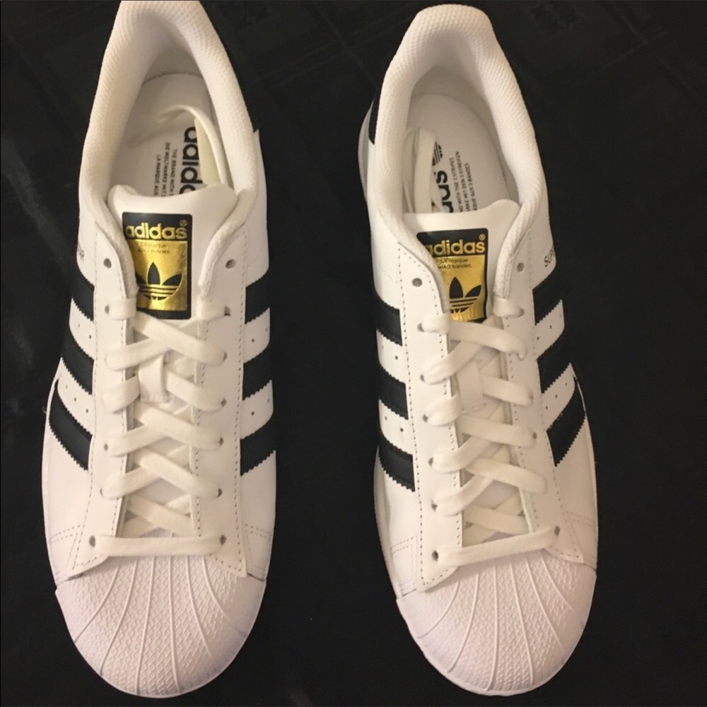 Adidas superstar's⭐️ Brand new. Women's 9!!