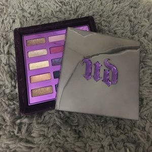 Urban decay anniversary palette