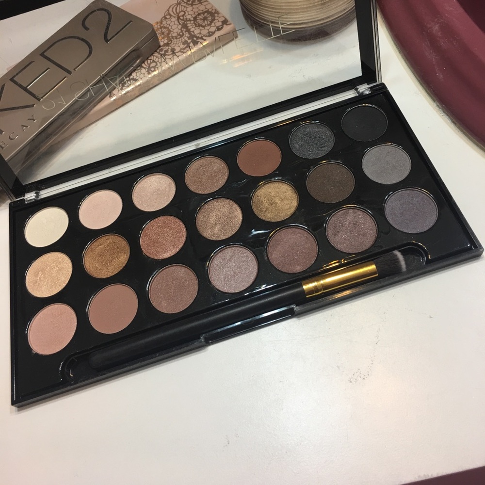Eyeshadow palette