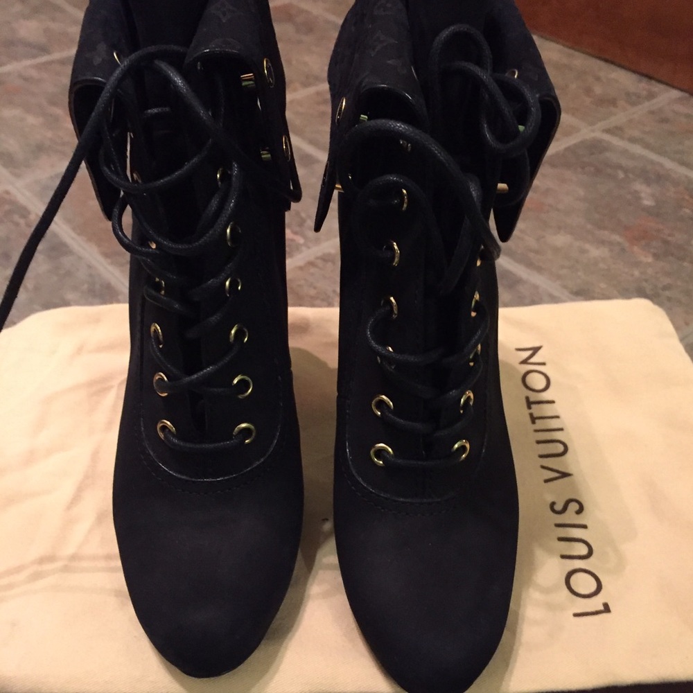Louis Vuittion 7 1/2 black boots