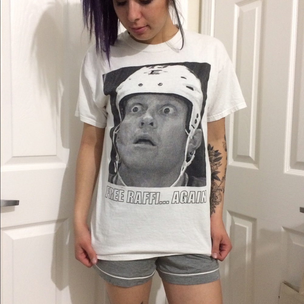 FREE RAFFI... AGAIN Vintage Sharks Tee