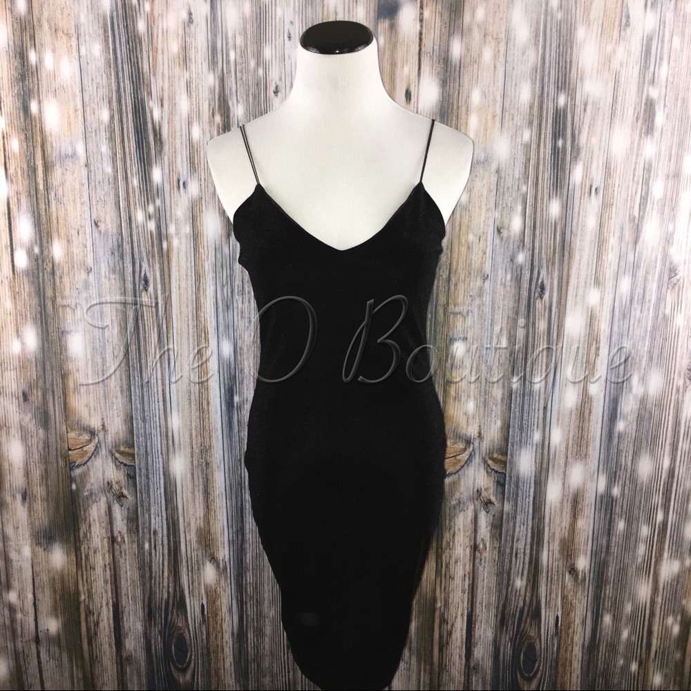 🎉CLEARANCE🎉 Black Crushed Velvet Mini Dress - Picture 4 of 5