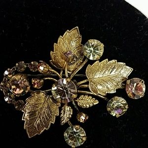VINTAGE STUNNING AUSTRIA RHINESTONE LEAF PIN