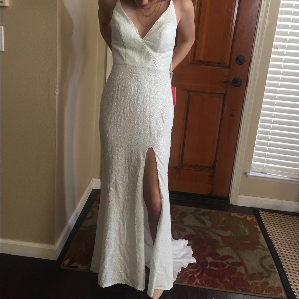 PROM/BRIDAL DRESS !!!!!!! FORMAL DRESS CAN SEND OUT ASAP