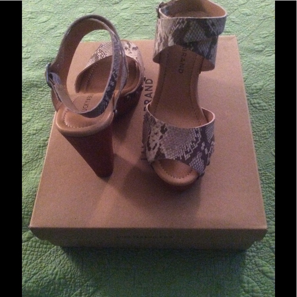 Lucky Brand Nessah Grey Thatcher 6M