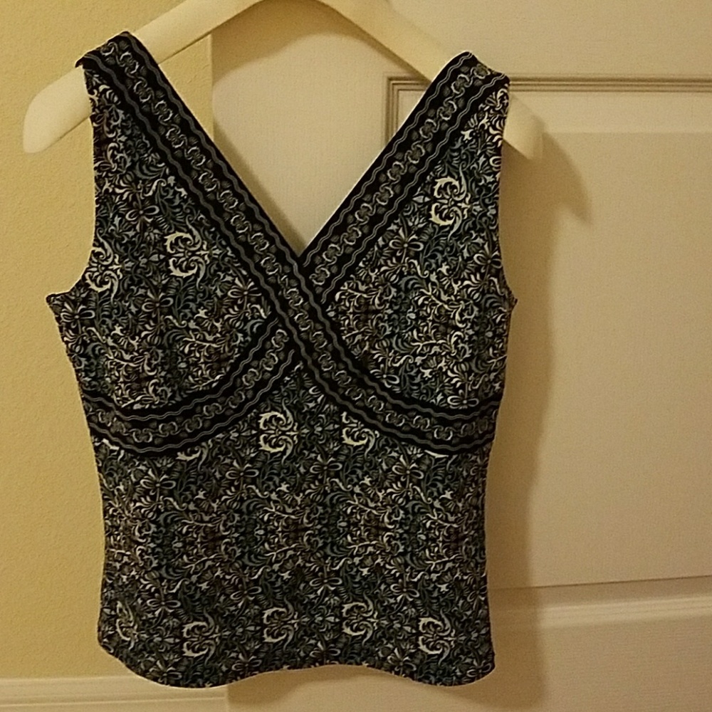 Tahari top
