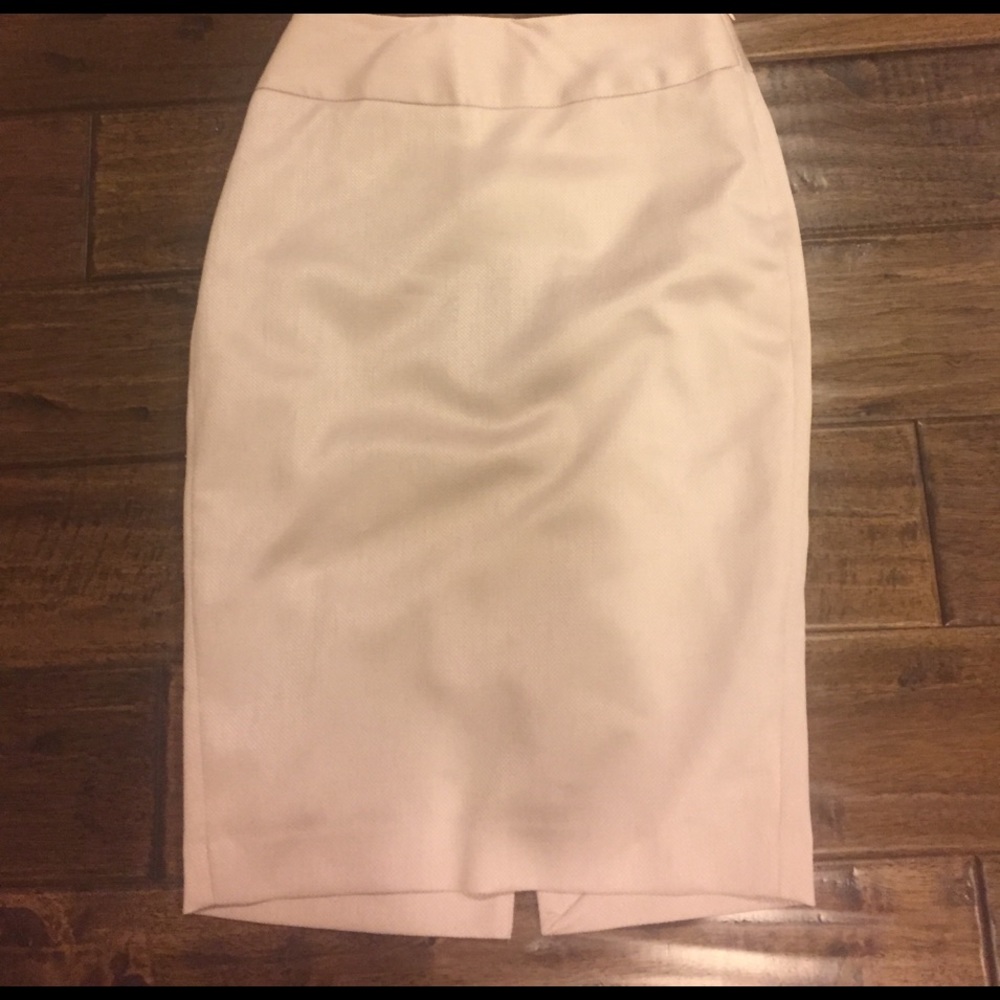 Sweet pink midi-pencil skirt