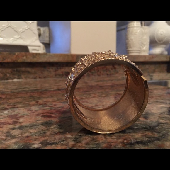 Cuff - Picture 2 of 4