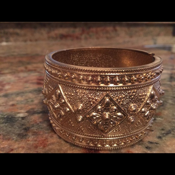 Cuff - Picture 3 of 4