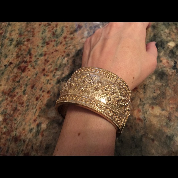 Cuff - Picture 4 of 4