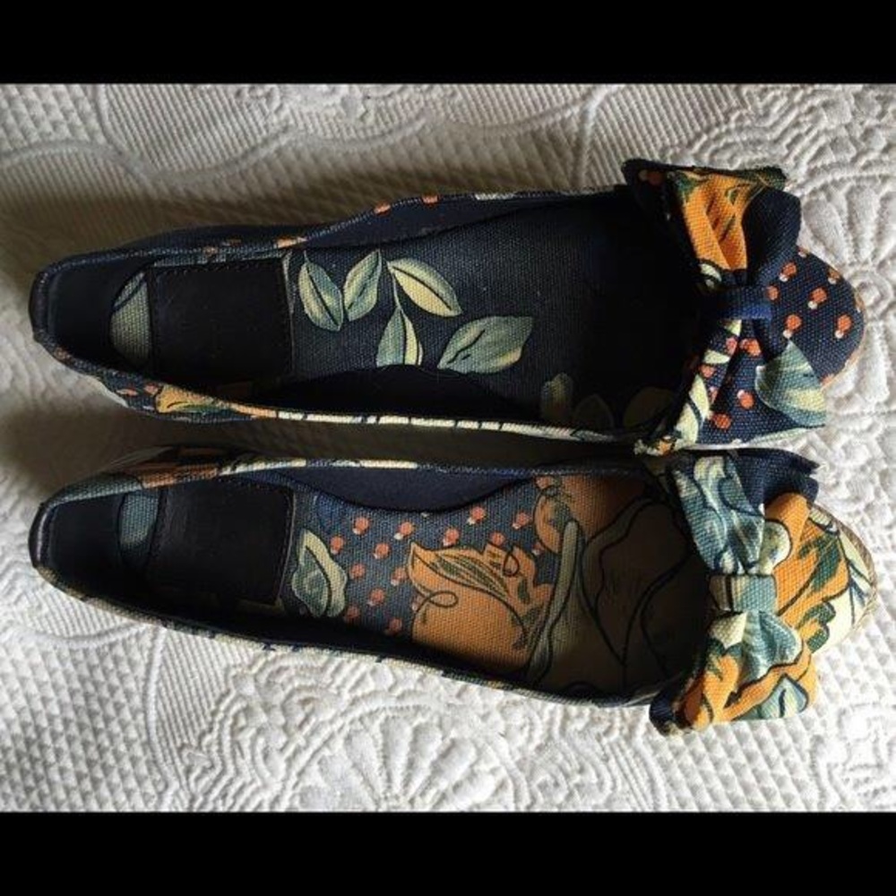 Tory butch floral print flats or espadrilles 4.5