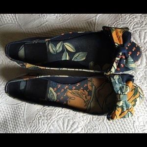 Tory butch floral print flats or espadrilles 4.5