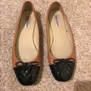 Steve Madden tan and black ballet flats