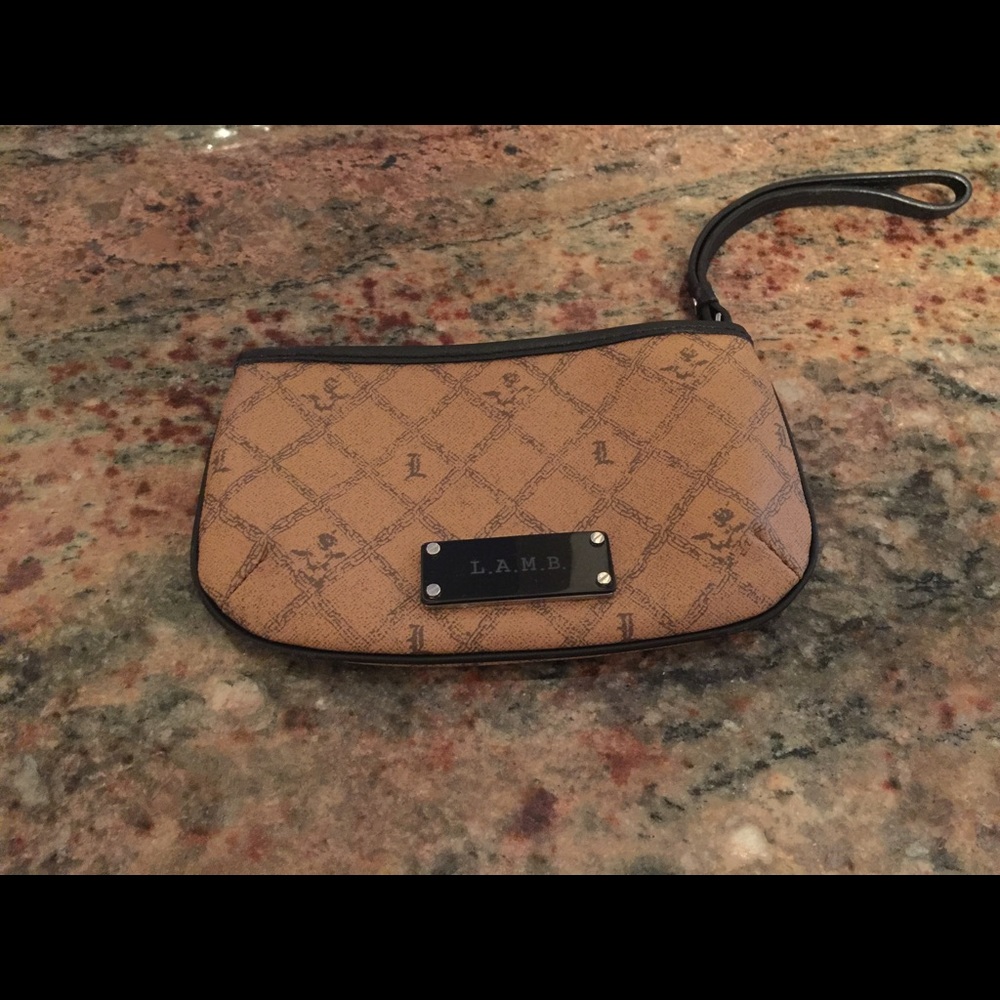 Small lamb wristlet