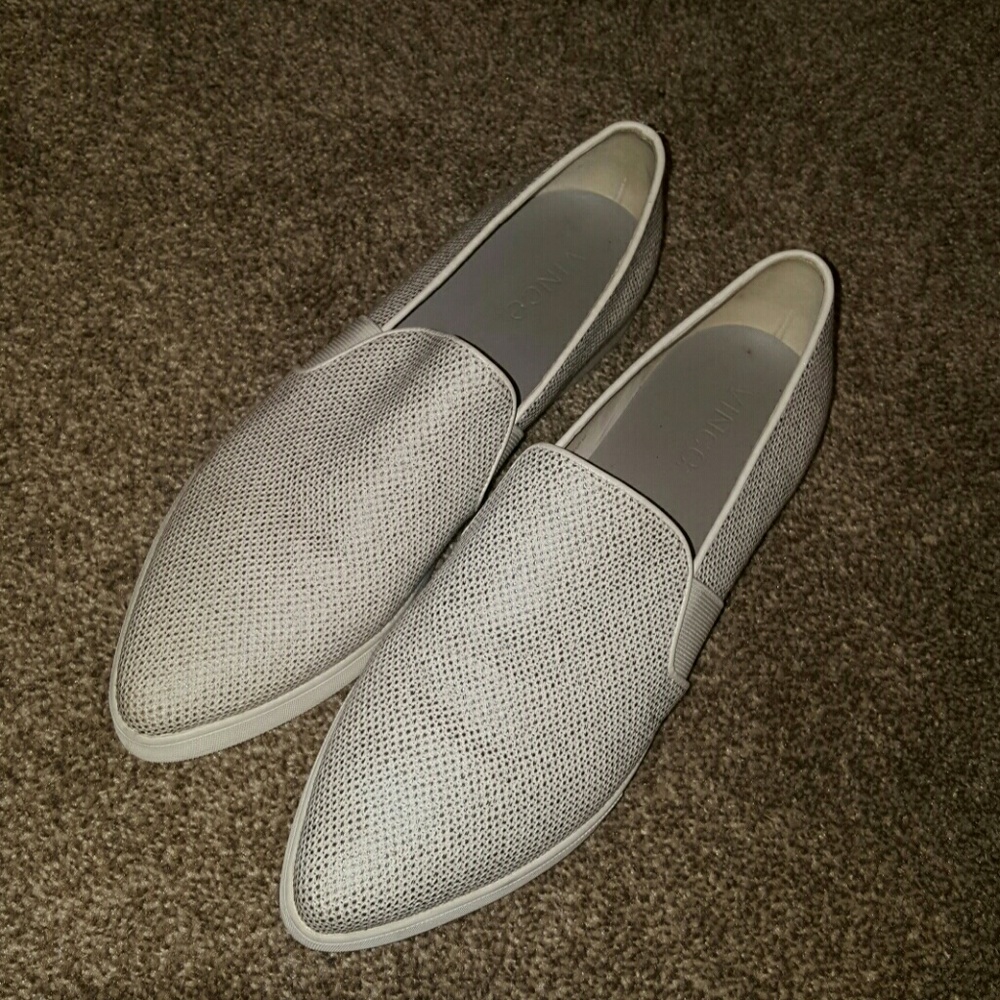 💖Flash Sale💖 VINCE Perforated Pointy Sneakers