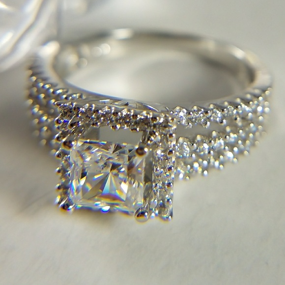 14k Solid White Gold Engagement Ring - Picture 5 of 8