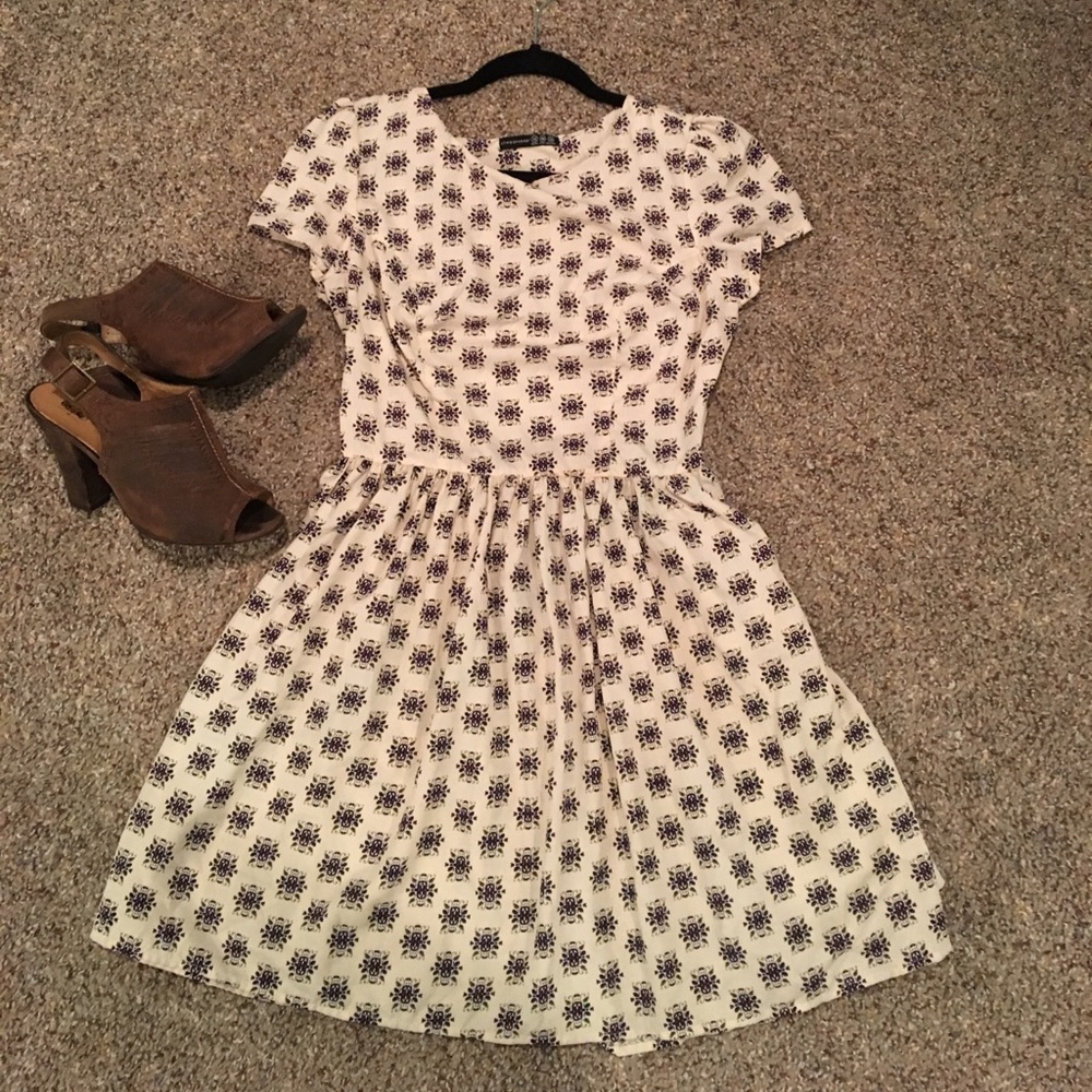 Vintage Summer Dress w/ Stunning Pattern