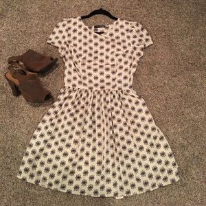 Vintage Summer Dress w/ Stunning Pattern