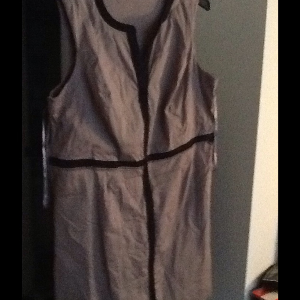 Love fun tan and black dres
