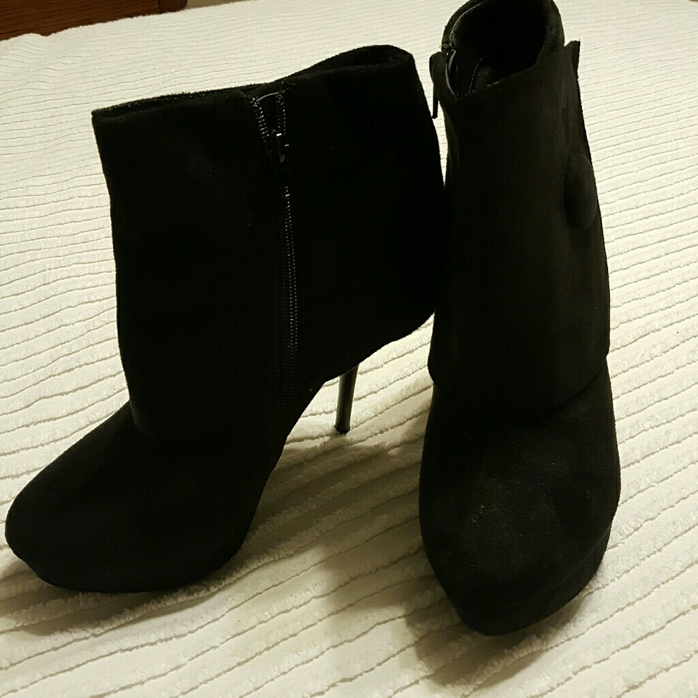 Black suede heeled boots, 4 in high with platform - Picture 3 of 3