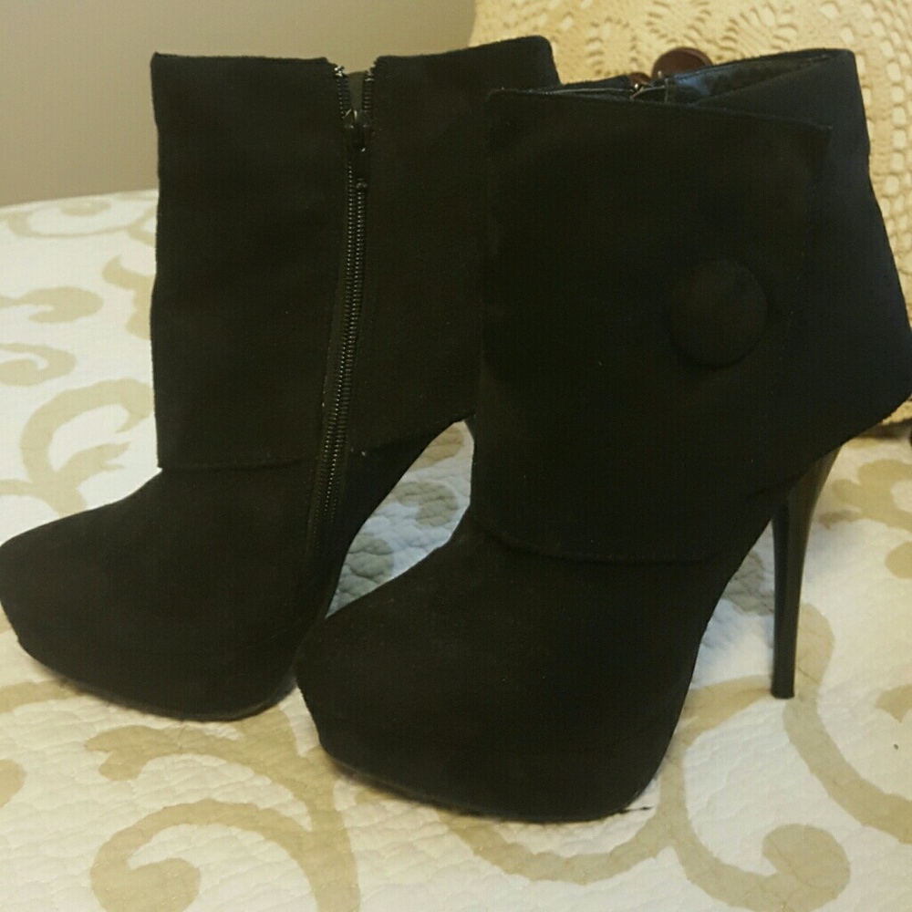 Black suede heeled boots, 4 in high with platform - Picture 2 of 3