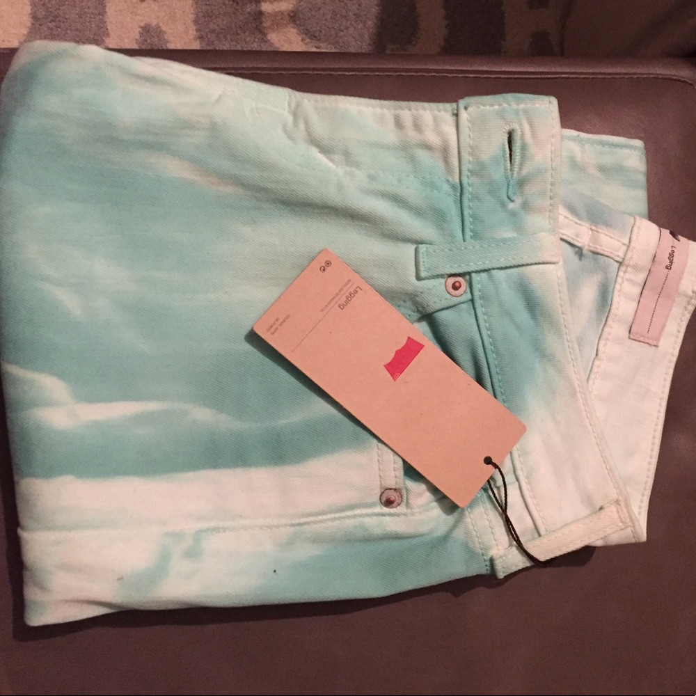 Levi white and blue wash jeans