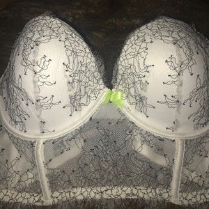 Very sexy Demi bust by Victoria Secret