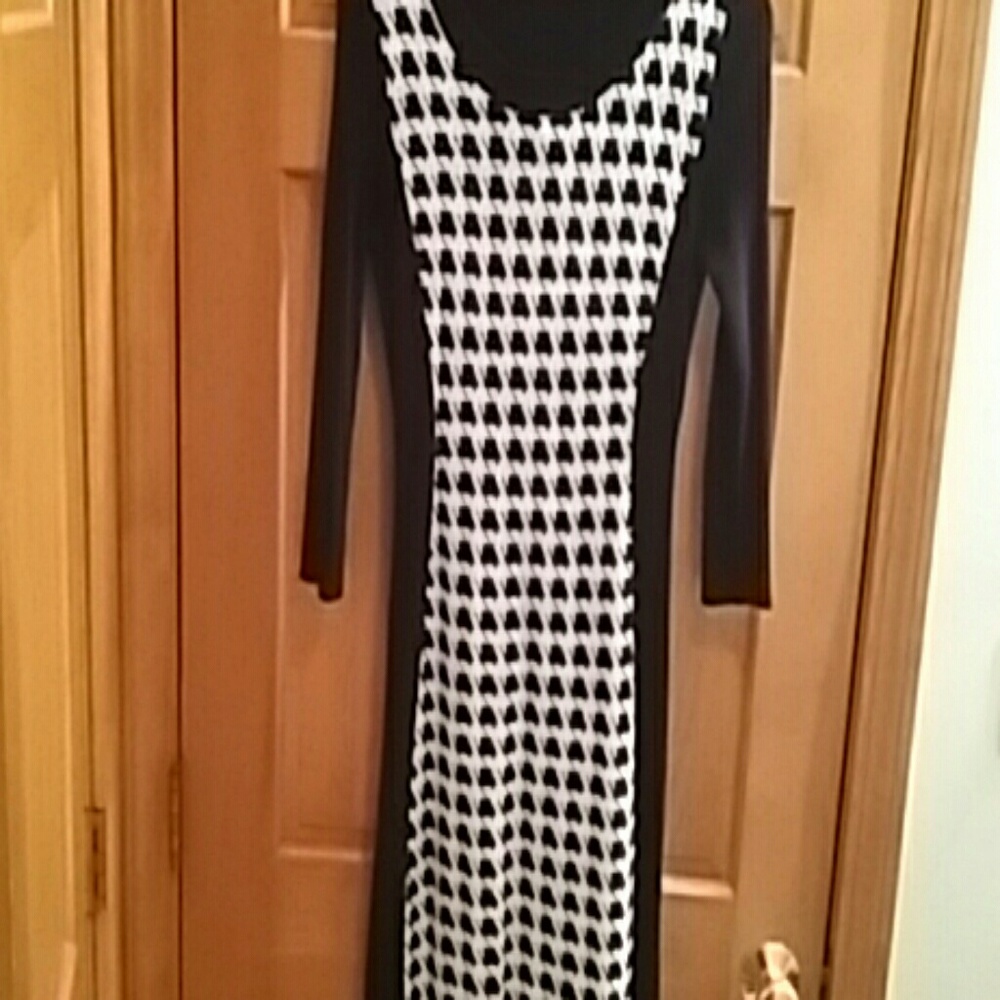 Dress - Picture 2 of 4