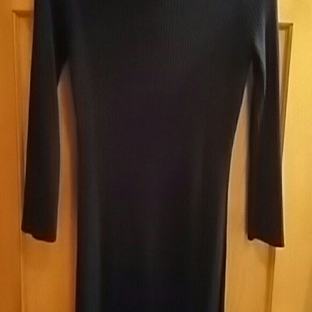 Dress - Picture 3 of 4