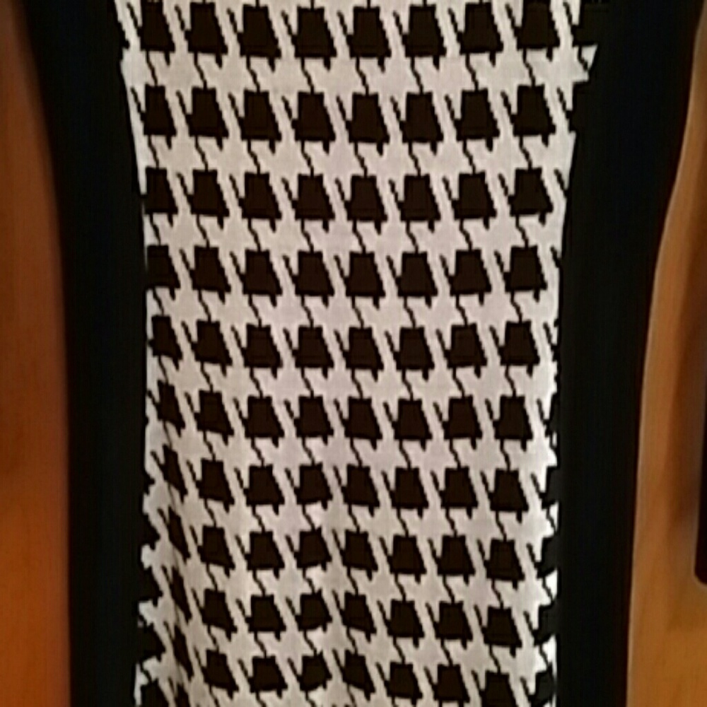 Dress - Picture 4 of 4