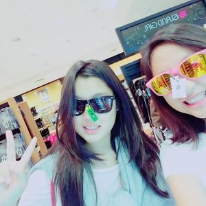 Meet your Posher, Iris