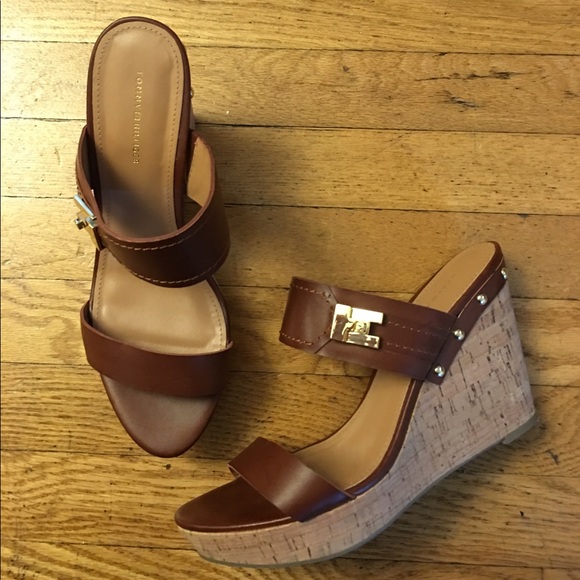 Tommy Hilfiger Shoes - 🔥Sale🔥Tommy Hilfiger wedge gold sandal leather