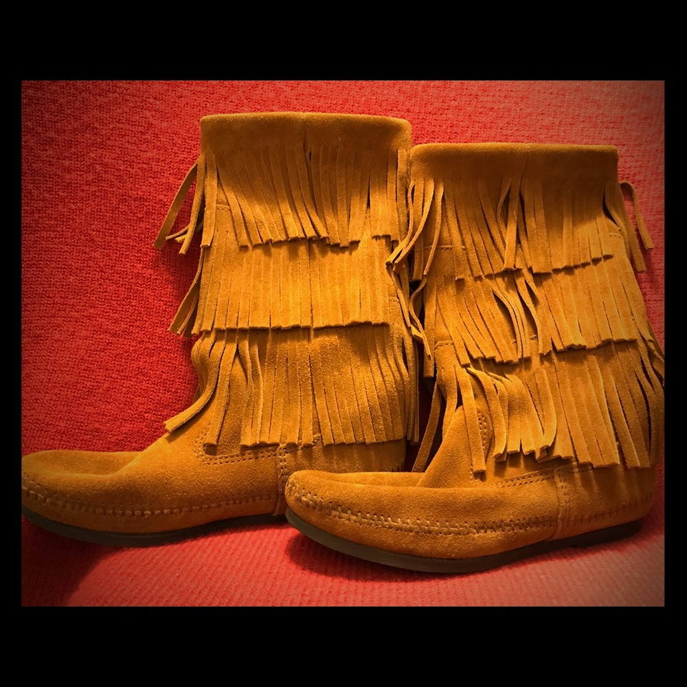 Minnetonka tall fringe moccasins - size 7