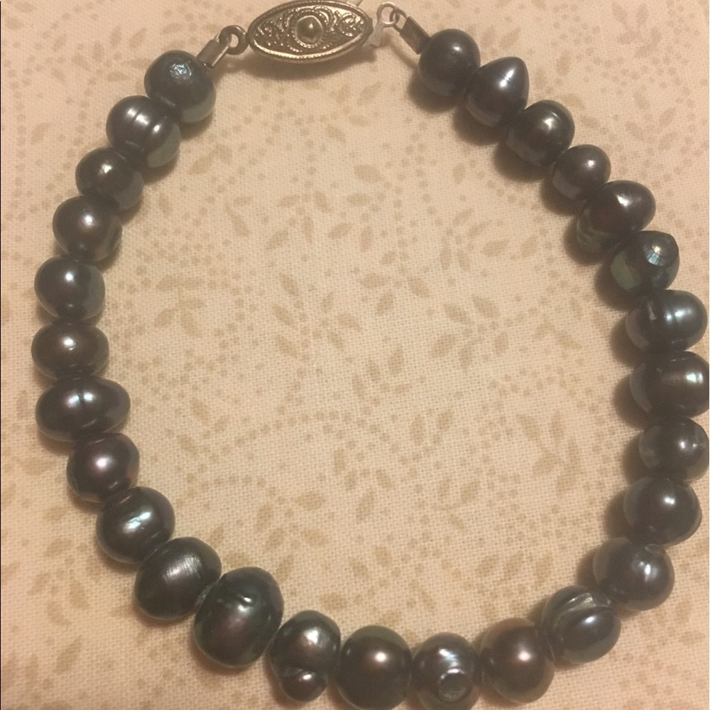 Black pearl bracelet