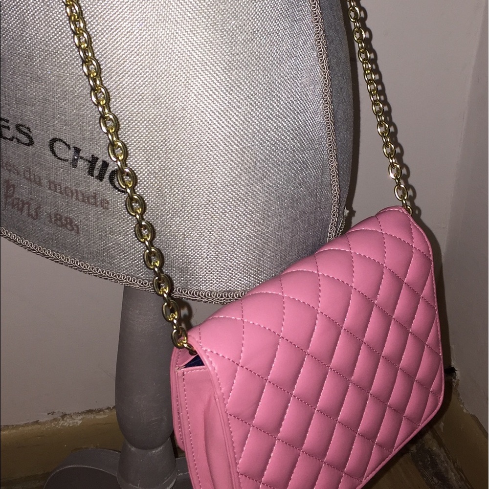 Quilted shoulder bag