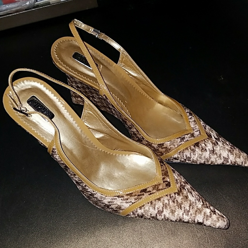 Tan, brown, and gold velvet wedges w leather soles