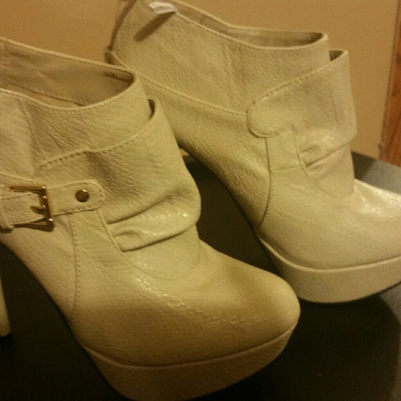 Heels - Picture 4 of 4