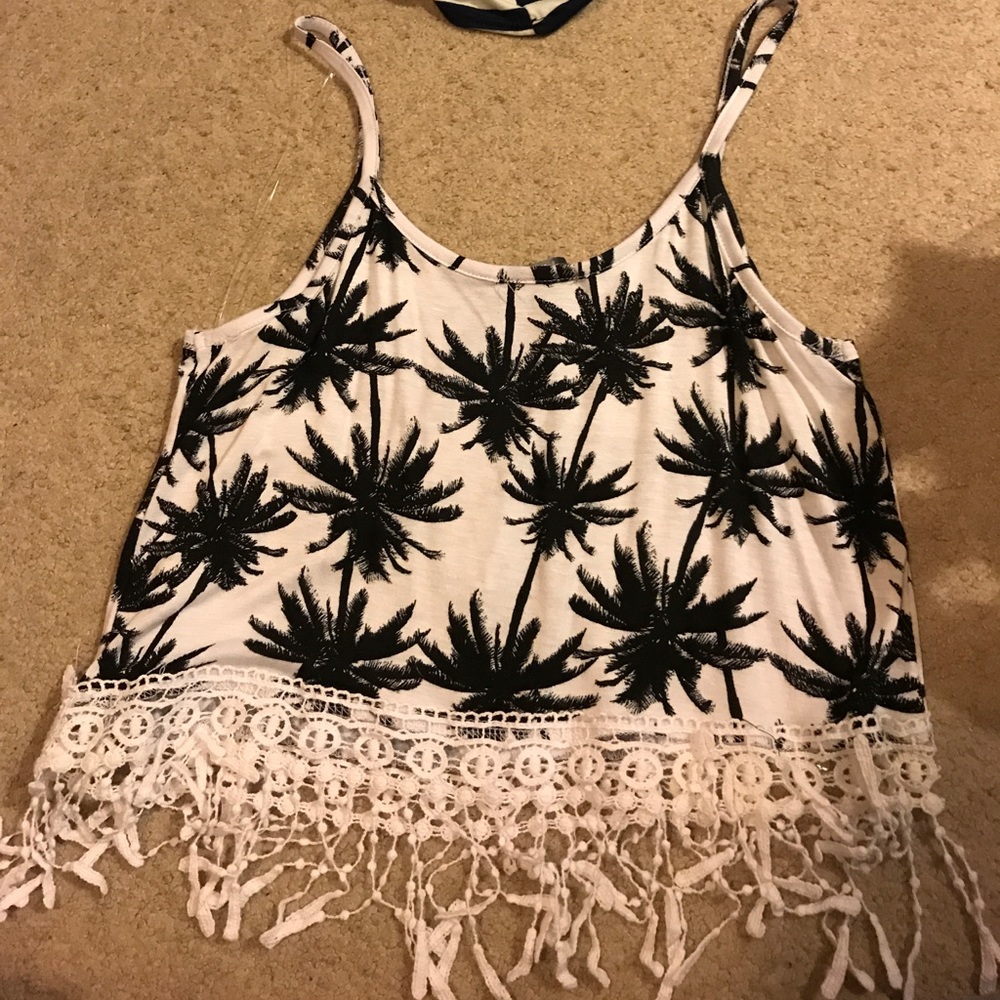 Cute black & white palm tree crop top - Picture 2 of 3