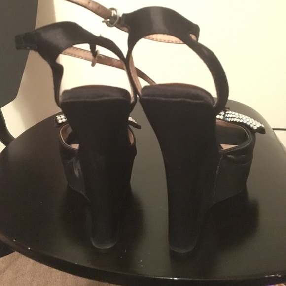 Steve Madden satin rhinestone bow heels - Picture 4 of 4