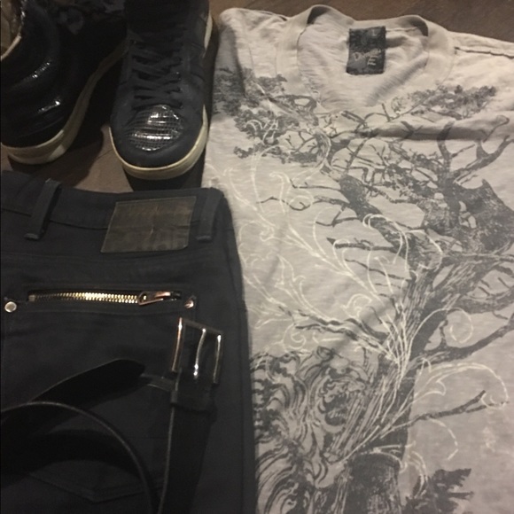 Men's Graphic Tee Size L - Picture 2 of 4